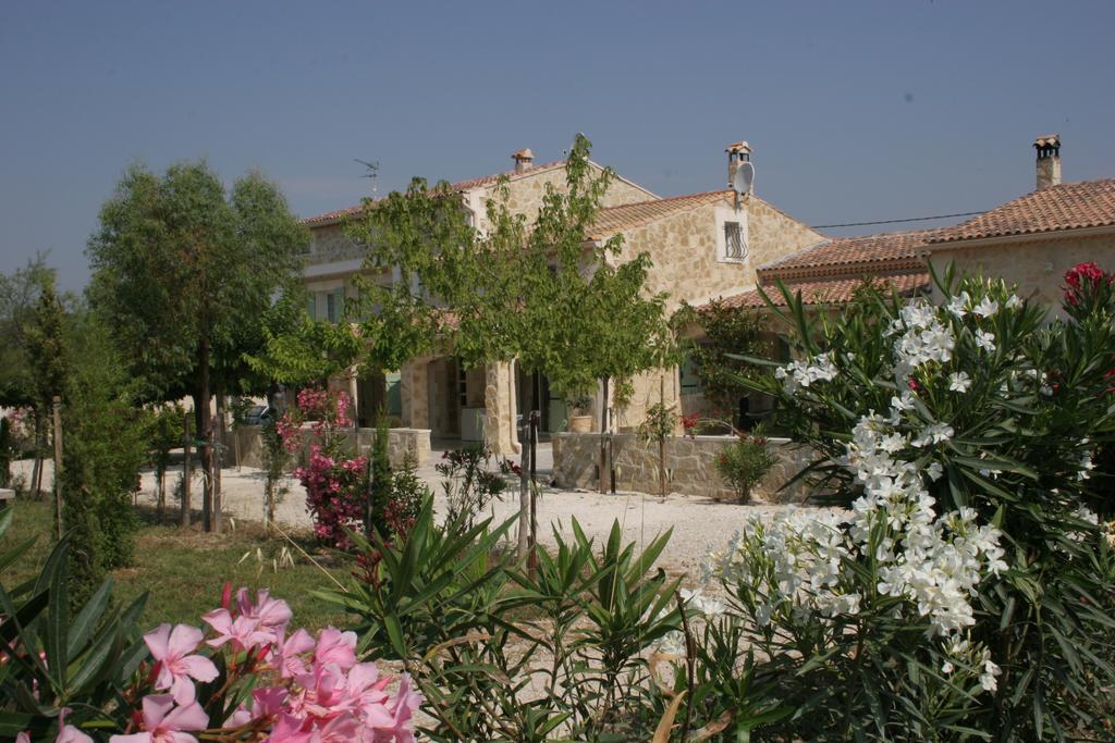 Locations Des Alpilles Apartment Saint-Remy-de-Provence Exterior photo